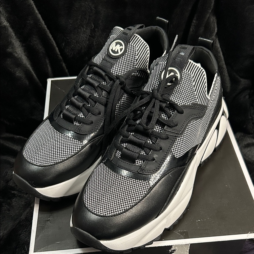Michael Kors Monochrome Men's Sneakers - Picture 5 of 7